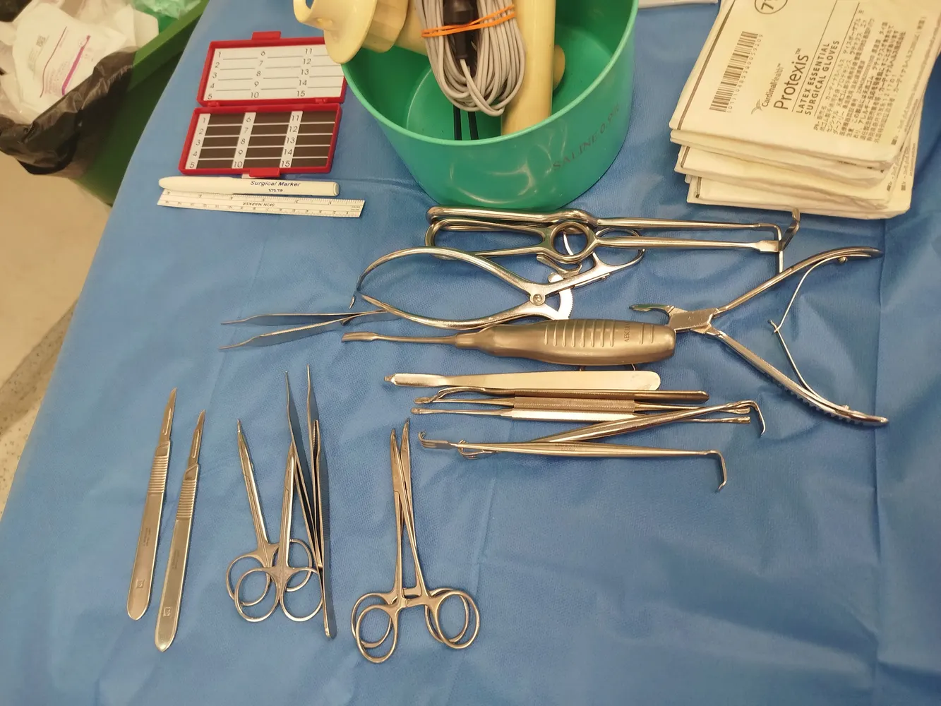 Hand surgery tray preparation reference example